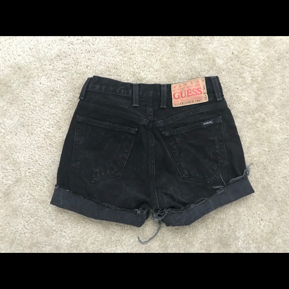 BLACK GUESS JEANS CUTOFFS